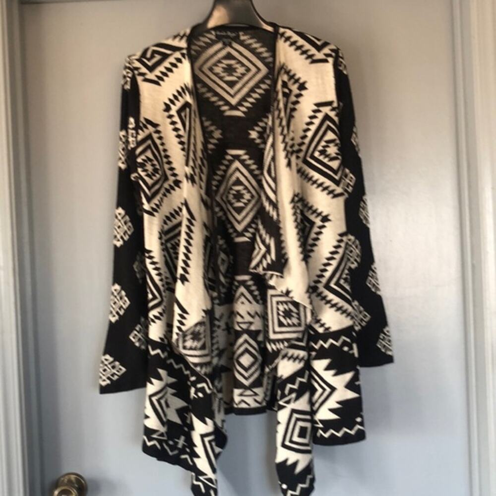 Charlie Paige Women's Black White Aztec Southwestern Open Cardigan Sz Medium
